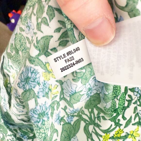 J. Crew Green and Blue Floral Print Blouse Women's Size 6 Low Back Bubble Sleeve - Picture 6 of 7